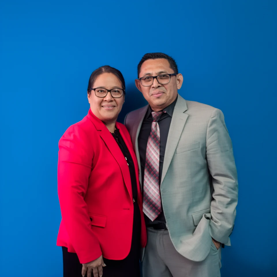 Pastores José Luis y Melisa Canales